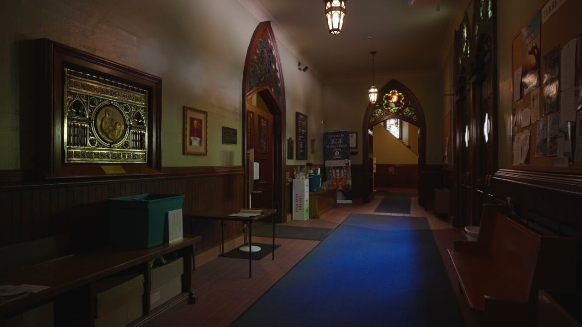 Sony fx3 4K Test Video: Trying out the Sony FE 20mm G f1.8 Lens Inside and Outside