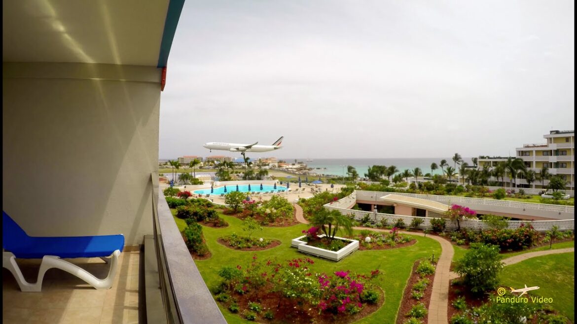 4K | Time lapse St Maarten Maho Beach recorded from La Terrasse