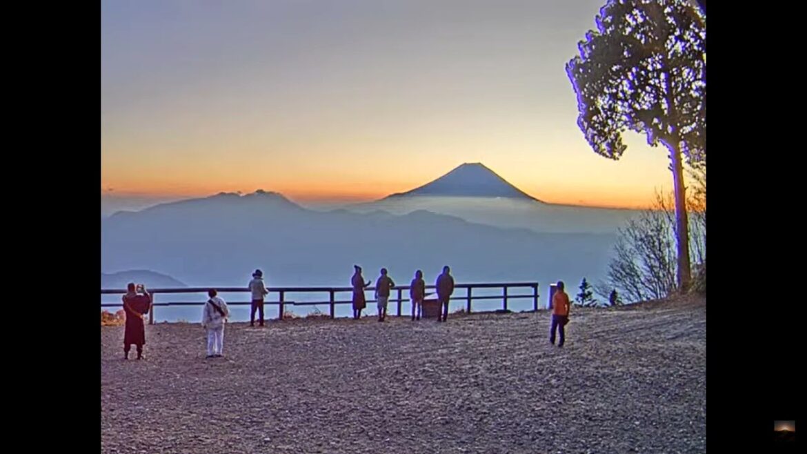 2022年11月9日 七面山（標高1,982m）から見た美しい富士山とご来光映像