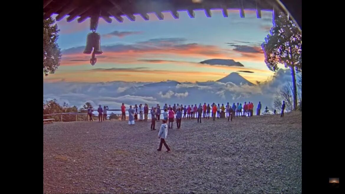 2022年11月13日 七面山（標高1,982m）から見た美しい富士山とご来光映像