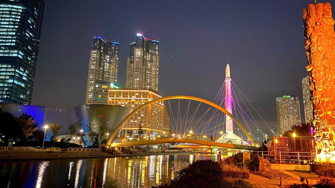 Songdo Central Park(Incheon) - Walking in Incheon Songdo Central Park on a fall night - 4K HDR Korea