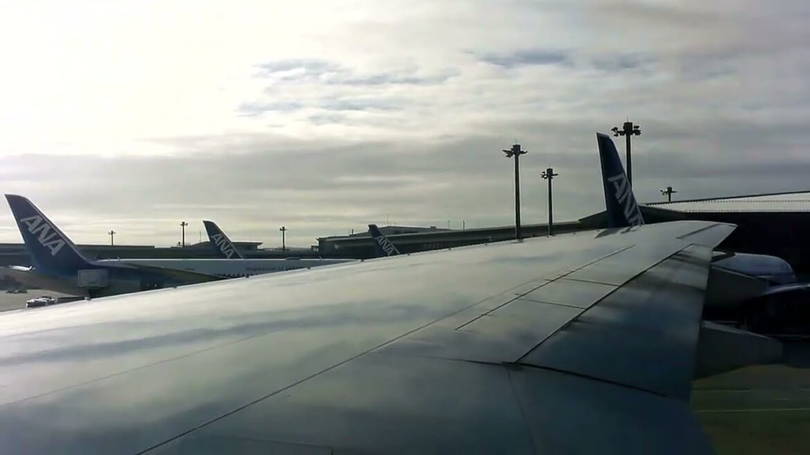 United Airlines Flight 804  NRT-IAD Take-off & Landing