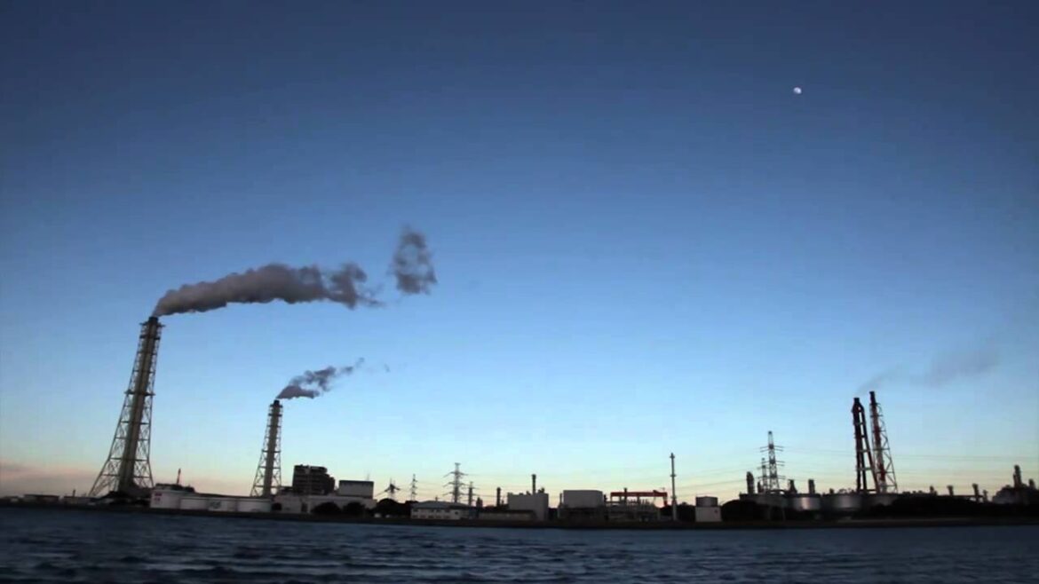 養老川臨海公園から京葉工業を望む - 千葉県市原市五井南海岸 -