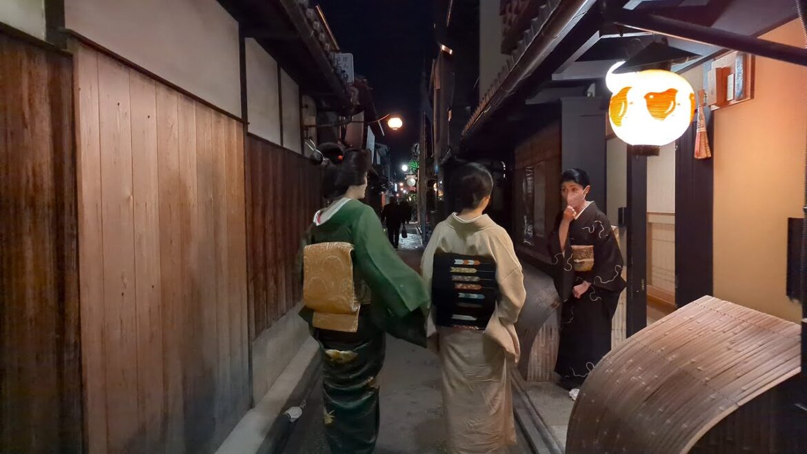 After Midnight Walk Through Pontocho Alley in Kyoto, Japan // 4K HDR