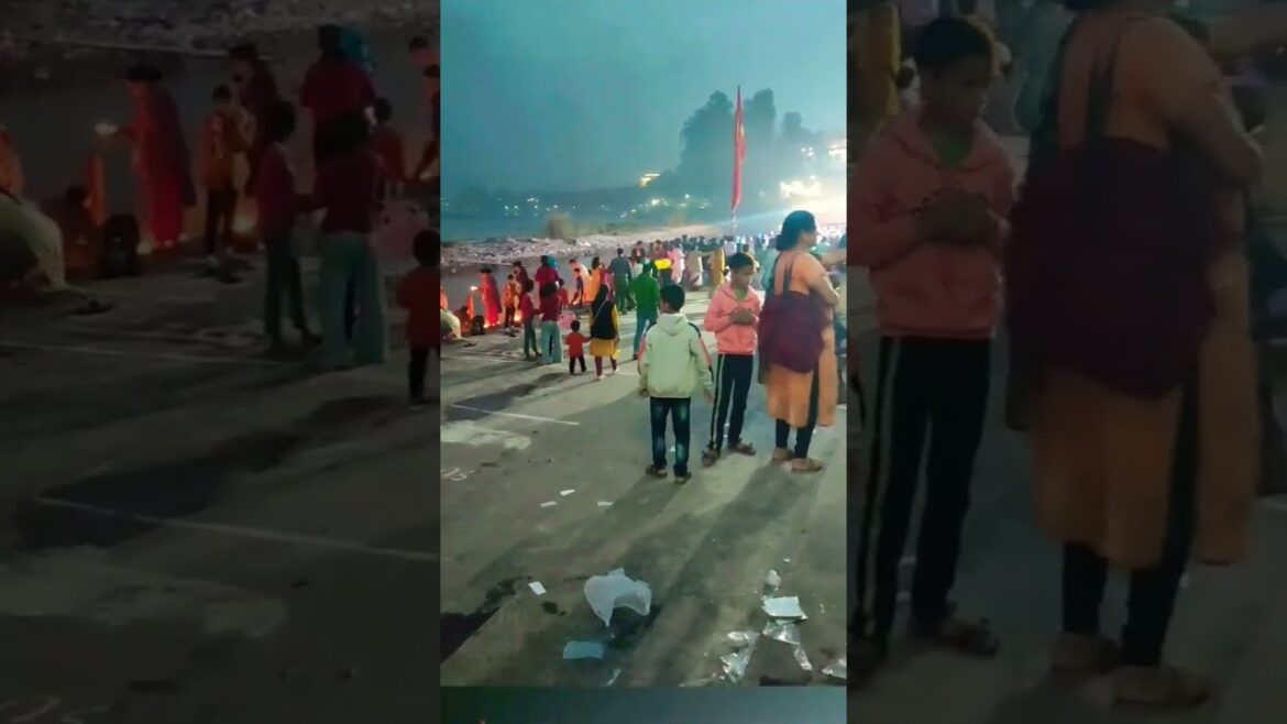 Ganga Maiya Aarti Triveni Ghat Rishikesh #shorts #ytshorts #trivenighat #rishikesh #Shadhuthevlogger