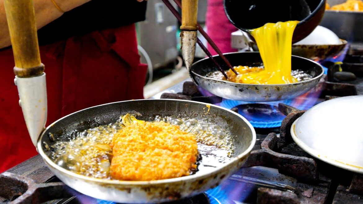注文殺到７００円サービス定食！駅高架下に佇む素朴な大衆うどん店に密着丨Udon Noodles in Osaka
