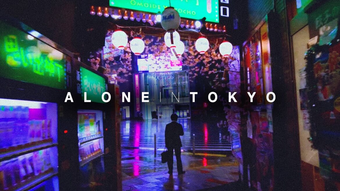 [4K] ALONE IN TOKYO (新宿) | Tokyo Rain Walking Tour 1HR
