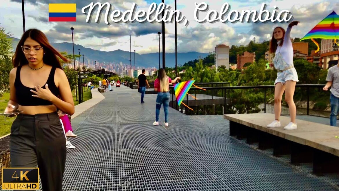 MEDELLÍN, Colombia🇨🇴 Buzzing City Centre | Walking Tour 4K
