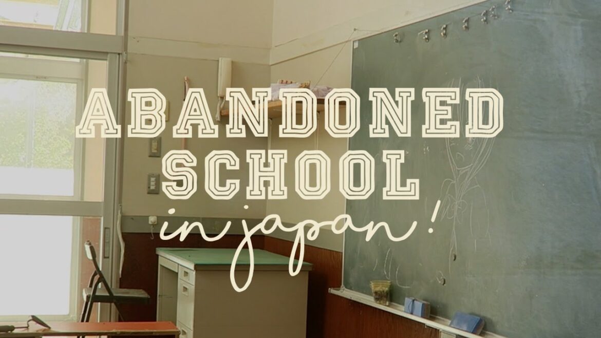 EXPLORING THE ABANDONED SCHOOL // JAPAN