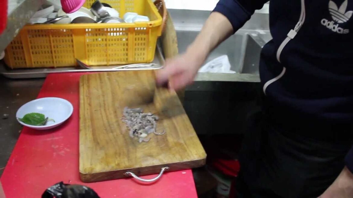 Preparing, Eating Sannakji, Live Octopus, at Noryangjin Fish Market, Seoul