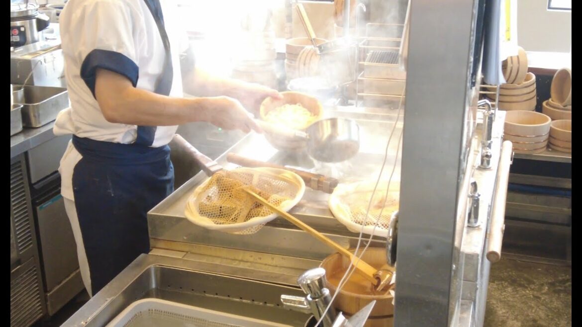 【Marugame Udon Founding Store 】Japanese Noodles are Made By A Professional “Men Shokunin” 【Marugame Udon Founding Store 】Japanese Noodles are Made By A Professional “Men Shokunin”