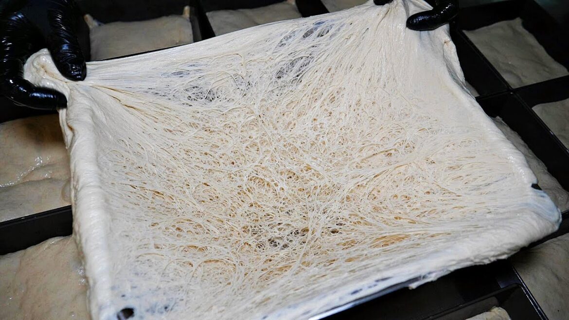 세계 1위 챔피언에게 전수 받은? 역대급 거미줄 도우 사각피자! 디트로이트 피자 / Amazing detroit pizza master / Korean street food