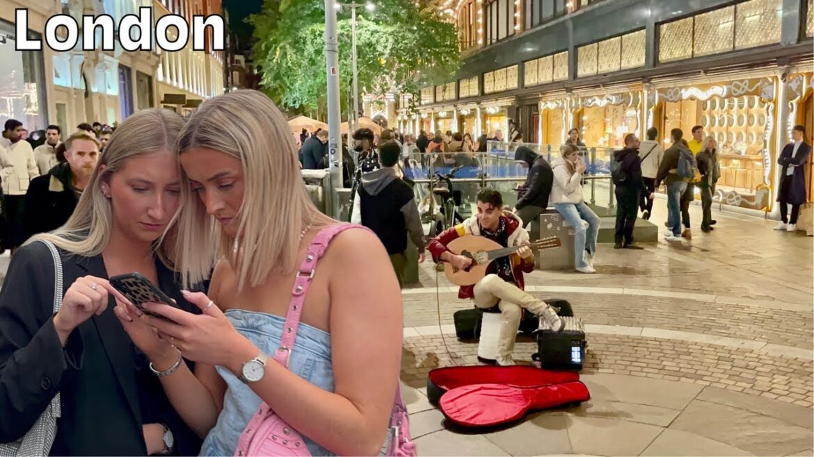 English Christmas 2022 - Walk in Upmarket Knightsbridge in London 4k HDR