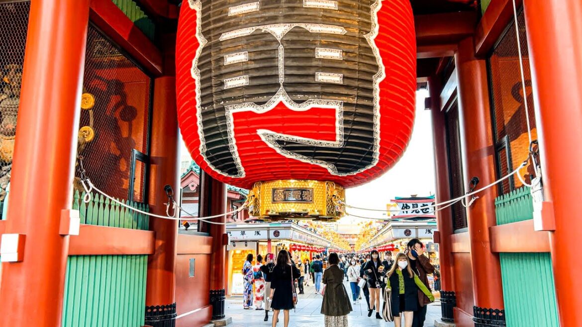 Asakusa in Tokyo is the best tourist destination of Japan. ASMR
