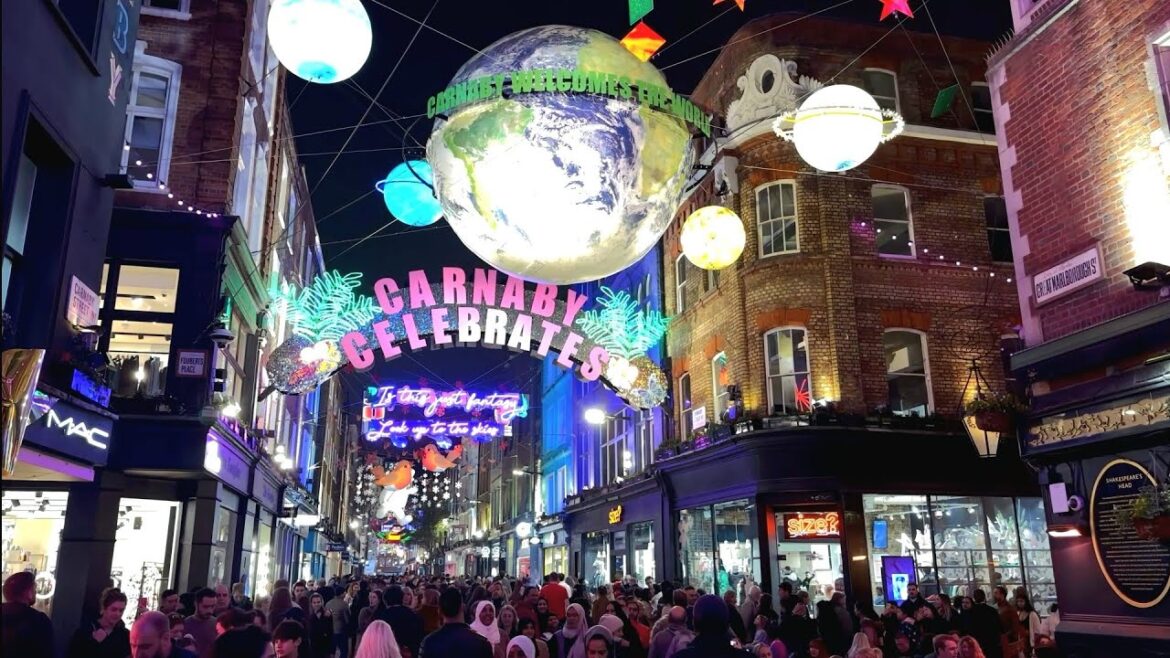 (4K HDR) London Christmas Lights from Poundland – London Walking Tour (4K HDR) London Christmas Lights from Poundland - London Walking Tour