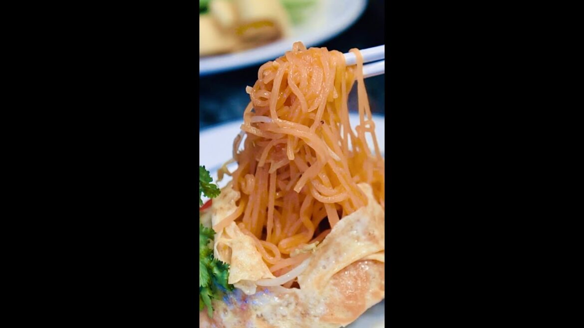 Michelin Food, Amazing Pad Thai ! #ytshorts #padthai #thailand