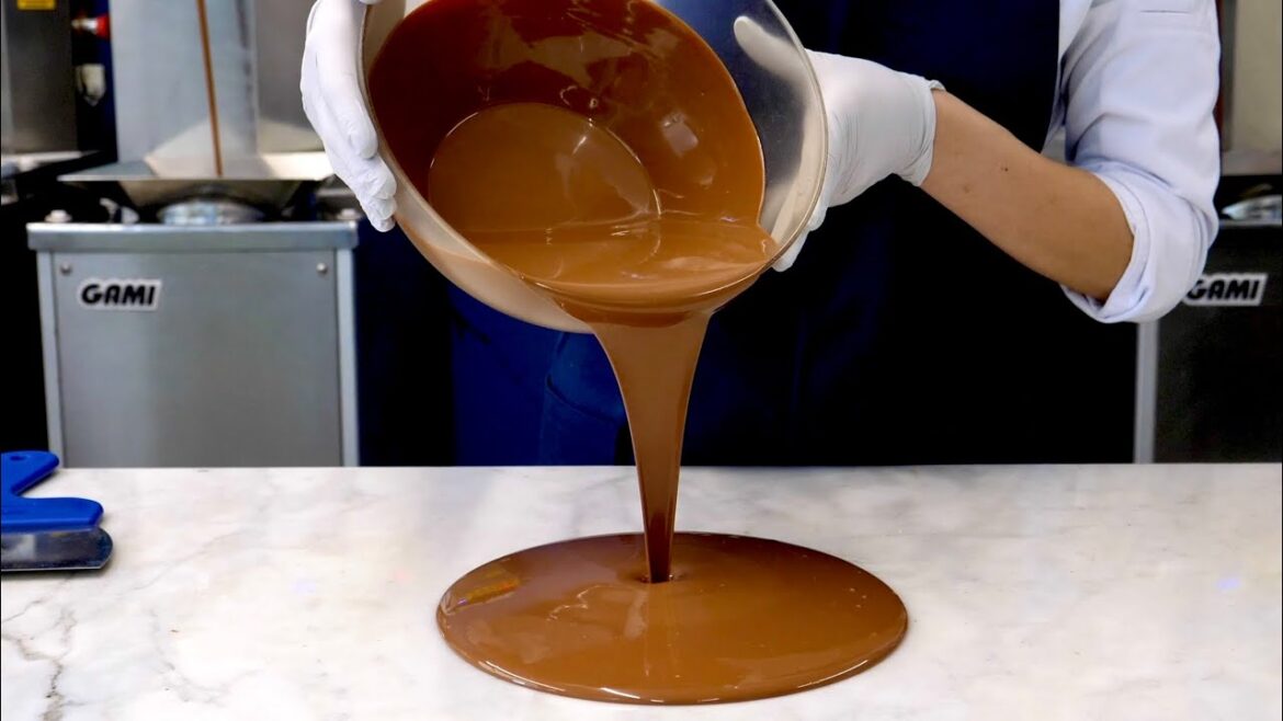 초콜릿 퀄리티 끝장납니다! 압도적인 초콜릿 공장의 초콜릿 쿠키바 만들기 Making chocolate cookie bars – Korean chocolate factory 초콜릿 퀄리티 끝장납니다! 압도적인 초콜릿 공장의 초콜릿 쿠키바 만들기 Making chocolate cookie bars - Korean chocolate factory