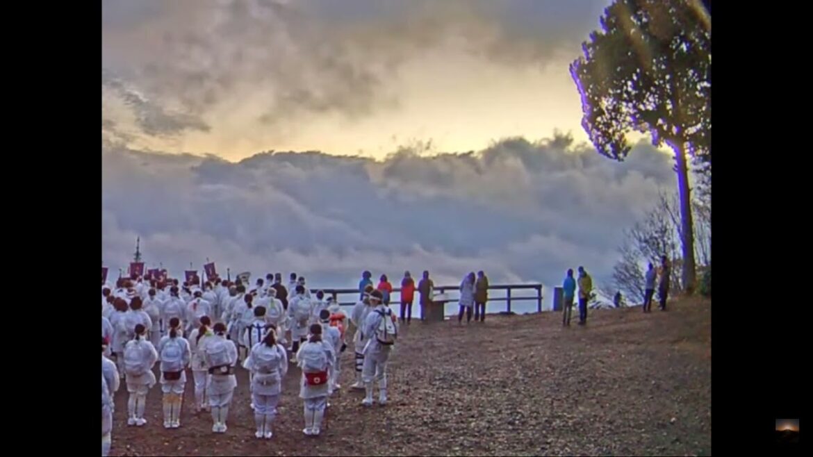 2022年11月5日 七面山（標高1,982m）から見た美しい富士山とご来光映像