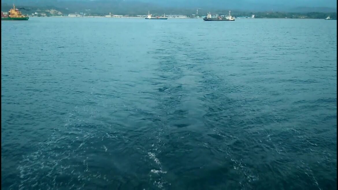 sore hari meninggalkan pelabuhan PALU