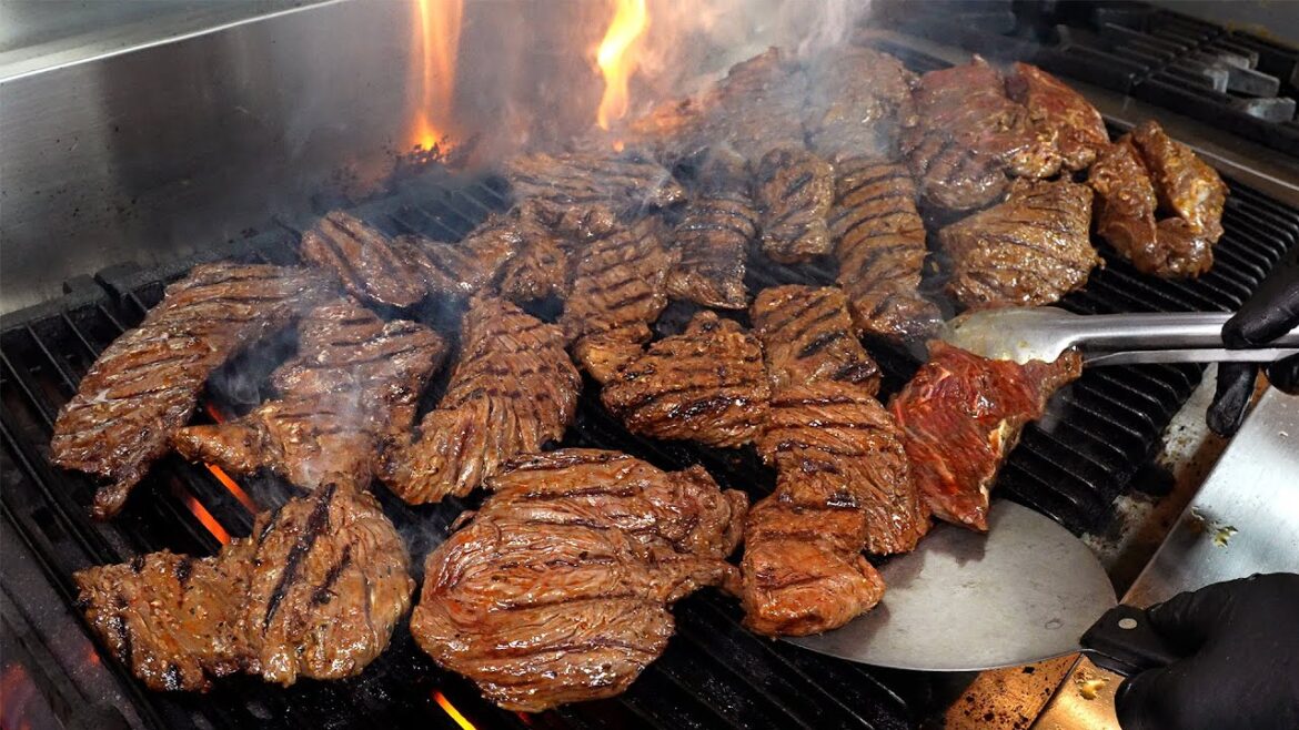 터미널에 손님 몰려드는 멕시코 음식? 월매출 2억! 스테이크부터 소스까지 다 만드는 해골 인테리어로 대박난 식당┃taco / Korean street food 터미널에 손님 몰려드는 멕시코 음식? 월매출 2억! 스테이크부터 소스까지 다 만드는 해골 인테리어로 대박난 식당┃taco / Korean street food