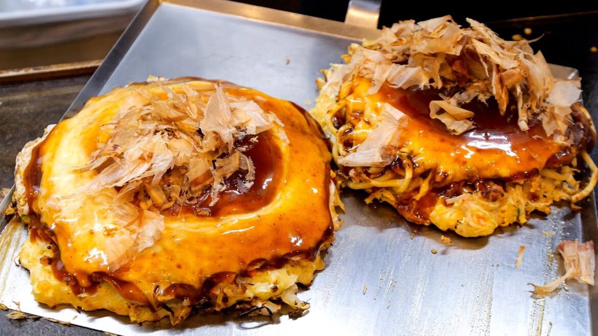 焼きそば大盛り！鉄板ステーキ！常連が殺到する大阪お好み焼き店の鮮やかな注文さばき丨Best Okonomiyaki in Osaka
