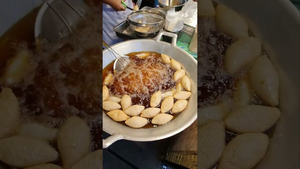 HOT and TASTY Thai Street Food Snacks ❤️🇹🇭