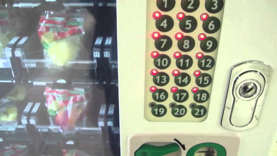 Pre-cut  Apple vending machine!@Tokyo,Japan