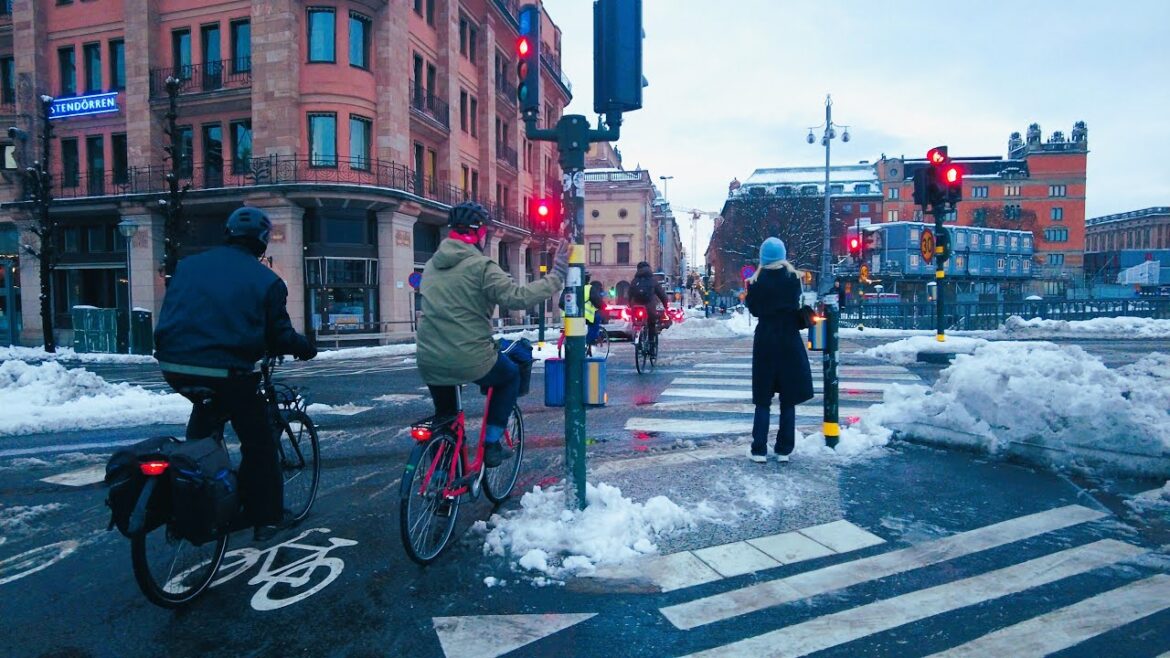 Snowy winter walk in Sweden | Stockholm 4K | from City Hall to Norrmalmstorg #527 Snowy winter walk in Sweden | Stockholm 4K | from City Hall to Norrmalmstorg #527