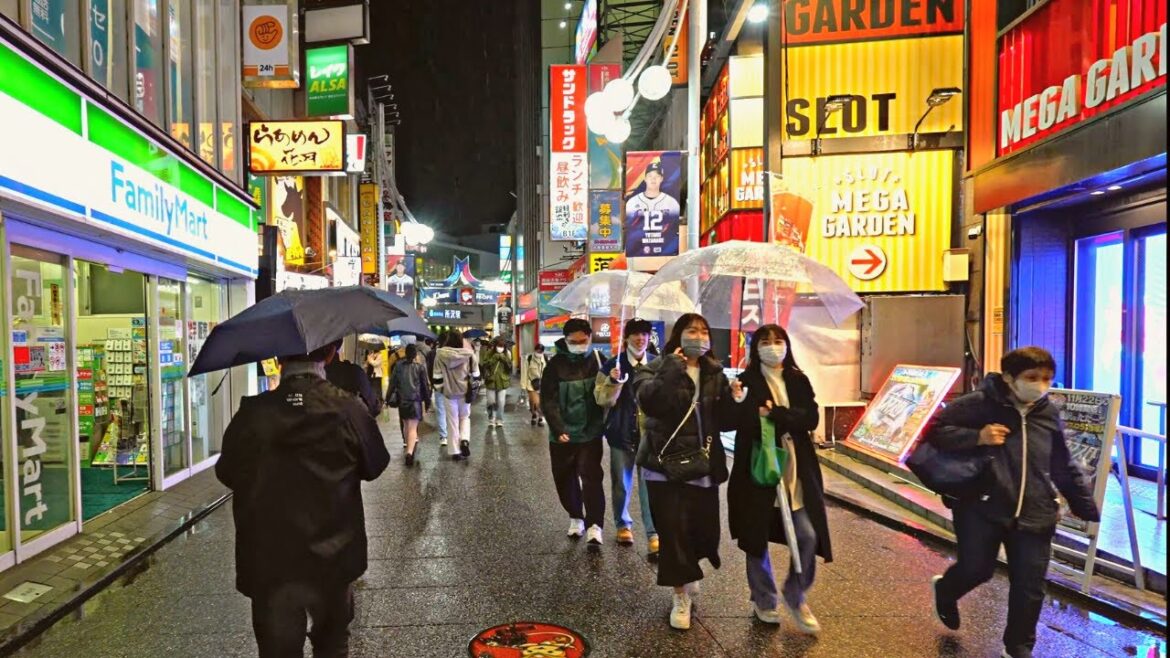 Anywhere in Japan is so lively and Majestic at Night