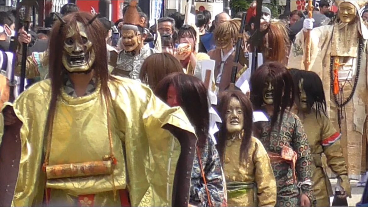 上野天神祭 神幸祭(鬼行列 本町通り)鬼休憩入も悲鳴止まず 2022 上野天神祭 神幸祭(鬼行列 本町通り)鬼休憩入も悲鳴止まず 2022