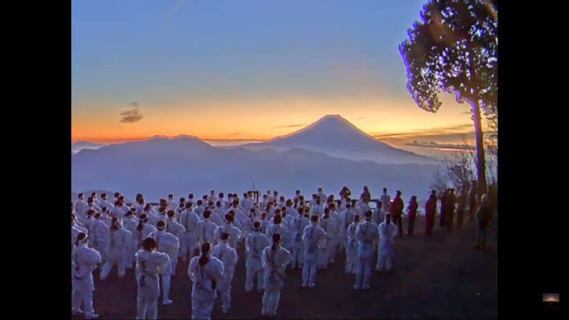 2022年11月6日 七面山（標高1,982m）から見た美しい富士山とご来光映像