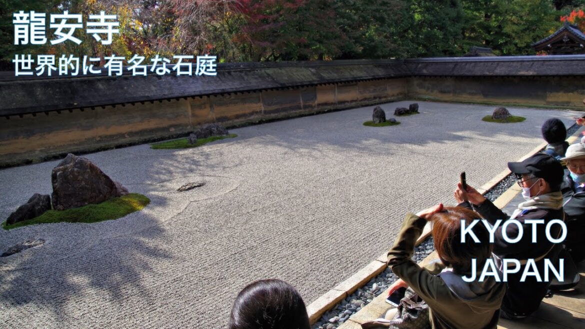 【京都 ひとり旅:龍安寺】世界的に有名な石庭に紅葉のエッセンスを加える 京都観光 JAPAN TRAVEL:KYOTO RYOAN-JI Temple 京都散歩 Autumn leaves 【京都 ひとり旅:龍安寺】世界的に有名な石庭に紅葉のエッセンスを加える 京都観光 JAPAN TRAVEL:KYOTO RYOAN-JI Temple 京都散歩 Autumn leaves
