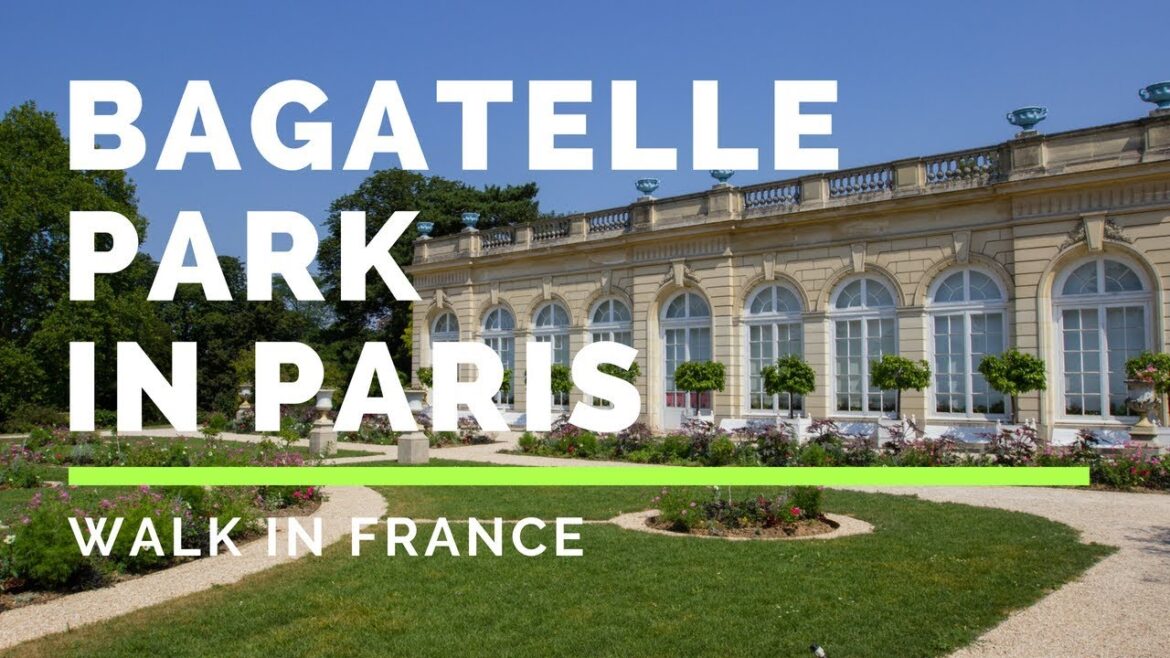 Rosegarden in Bagatelle park in Paris - Roseraie dans le jardin de Bagatelle