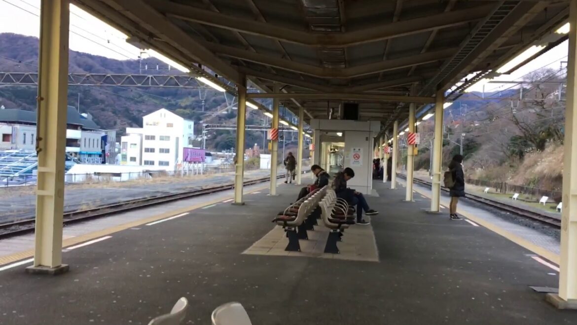 JAPAN - TRAIN STATION ANNOUNCEMENT - ODORIKO EXPRESS　湯河原駅