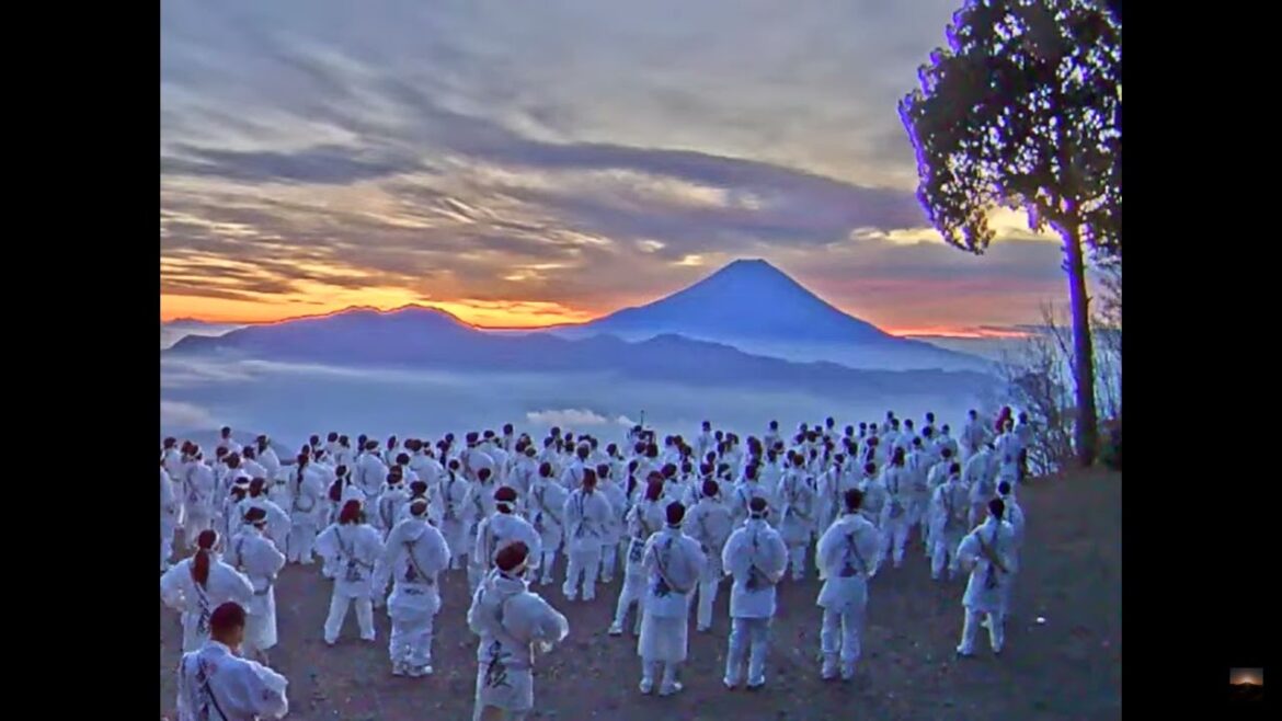 2022年11月7日 七面山（標高1,982m）から見た美しい富士山とご来光映像