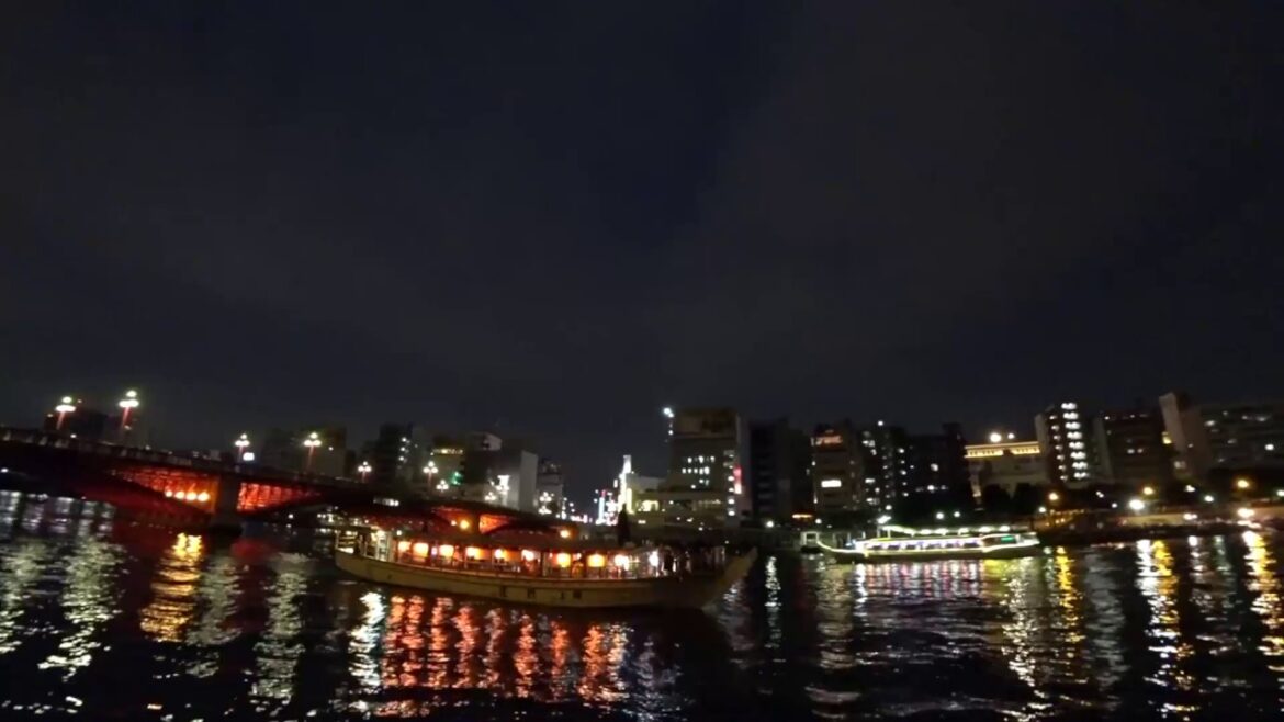 Japan - Toro Nagashi in Asakusa (浅草　灯籠流し)