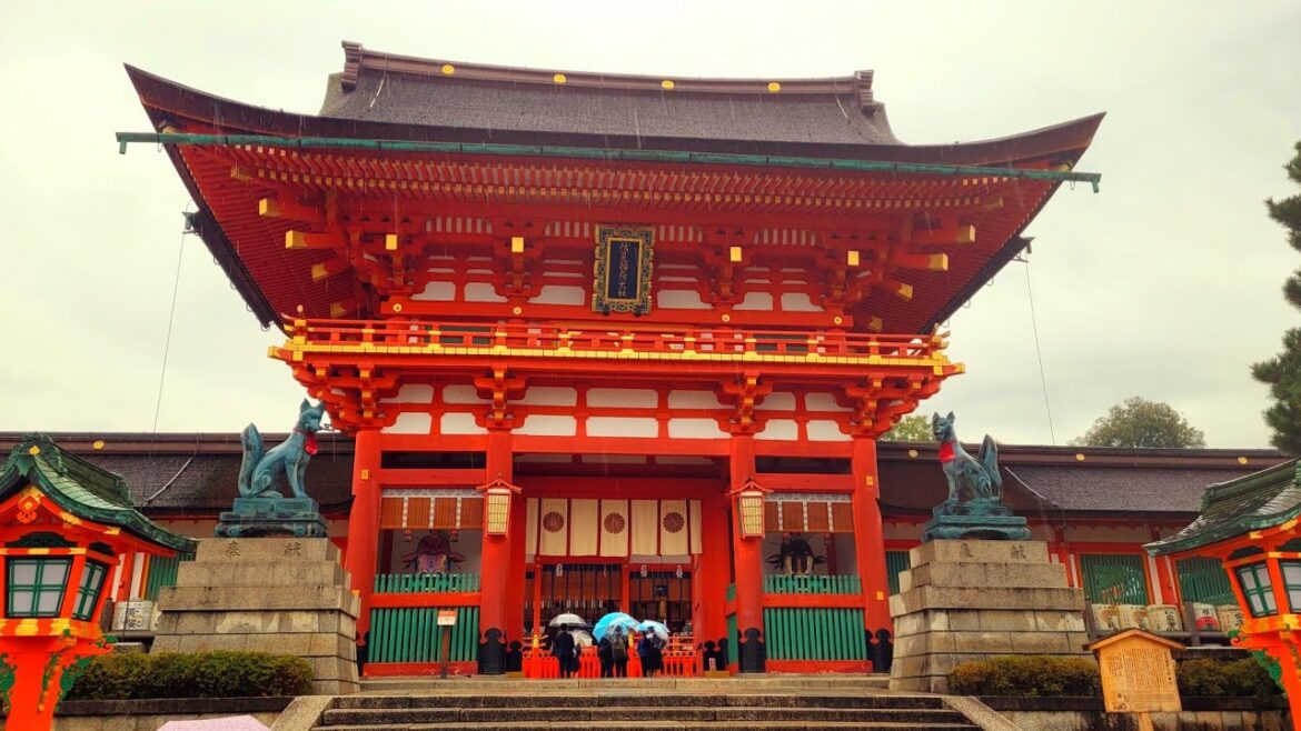 Virtual tour of Fushimi Inari Taisha - Must visit in Kyoto, Japan