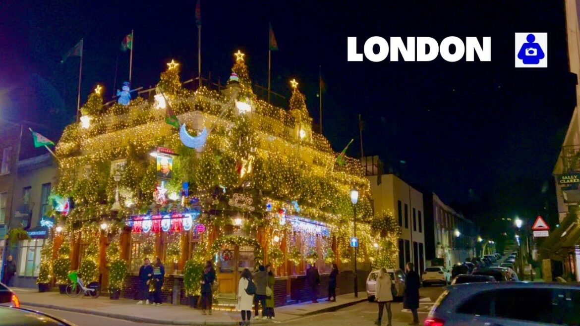 Christmas London walk 2022 🎄 London’s most Christmassy pub to Notting Hill Station [4K HDR]