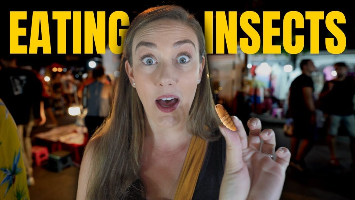 Trying Street Food at the SUNDAY NIGHT MARKET in CHIANG MAI 🇹🇭 Thailand Vlog 2022