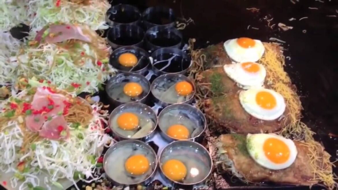 Japanese Street Food  : Japanese pizza Hokkaido okonomiyaki