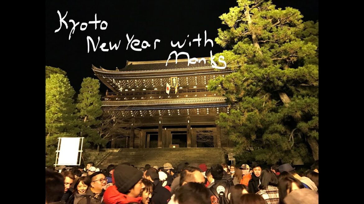Kyoto | Happy New Year!!! | Chion-in Monks rings a Big New Year Bell