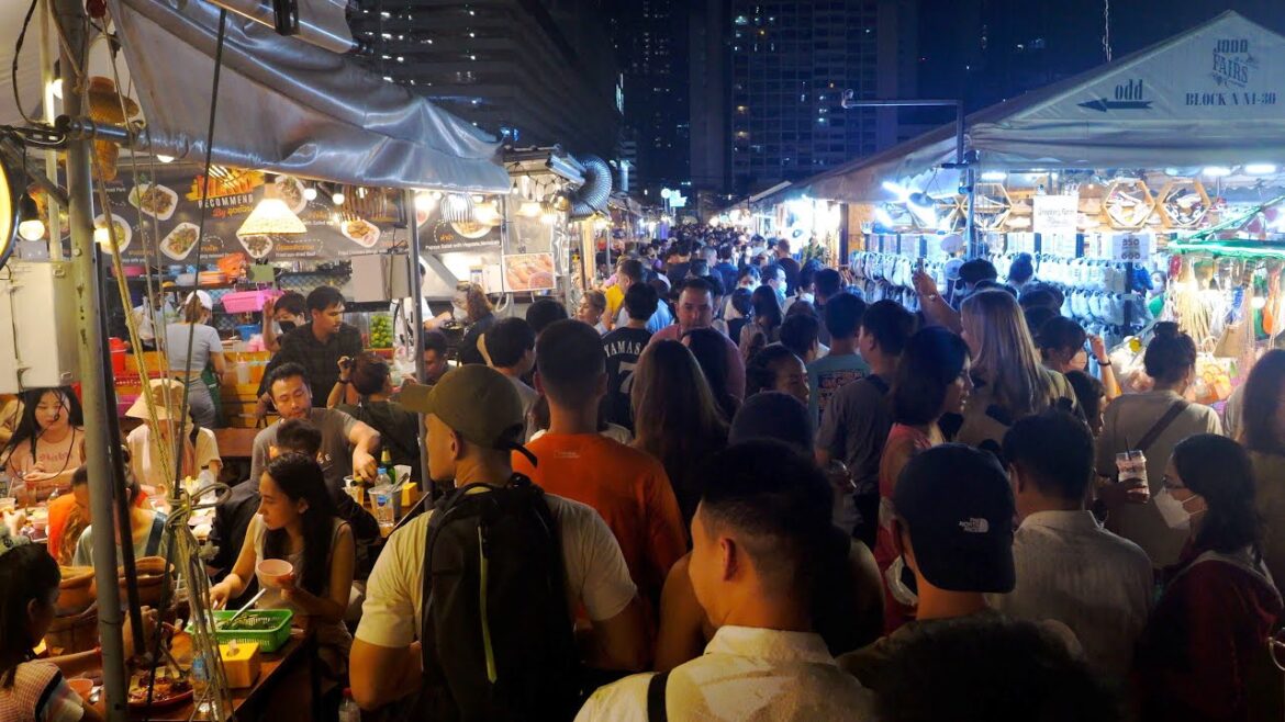 랜선으로 떠나는 태국 야시장 인기 음식 ! 돼지 등갈비찜, 철판 아이스크림 | Popular Night Market Foods in Bangkok | Thai Street Food