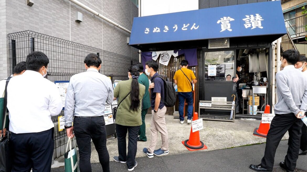 営業はたったの３時間。超高速回転でも行列が止まらない特盛豚うどん食堂丨Japanese Fast Food