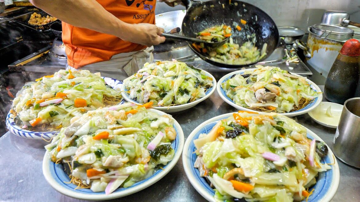働く男達が驚愕した平均年齢 ７１歳デカ盛り大衆町中華丨Amazing Wok Skills in Japan