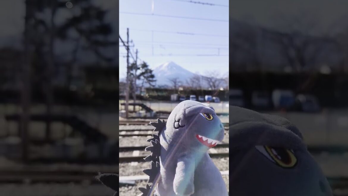 Godzilla returns to Fujisan (Mount Fuji) #japan #fuji #travel #travelvlog #godzilla   #2022