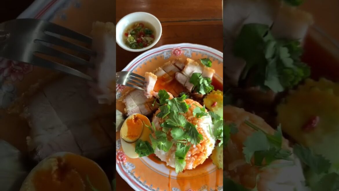 Crispy pork rice Thai Street Food #vlog #thailand #shorts #food #泰国 #曼谷 #bangkok #bbq