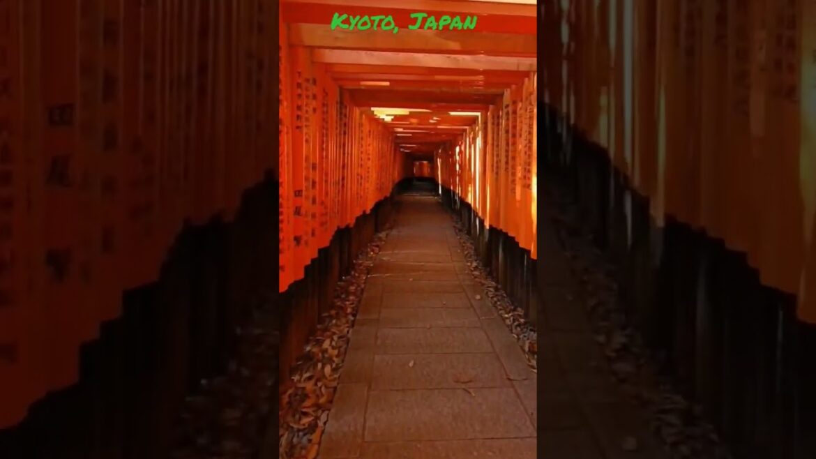 Kyoto - Fushimi Inari taisha shrine, most spiritual and beautiful place in japan
