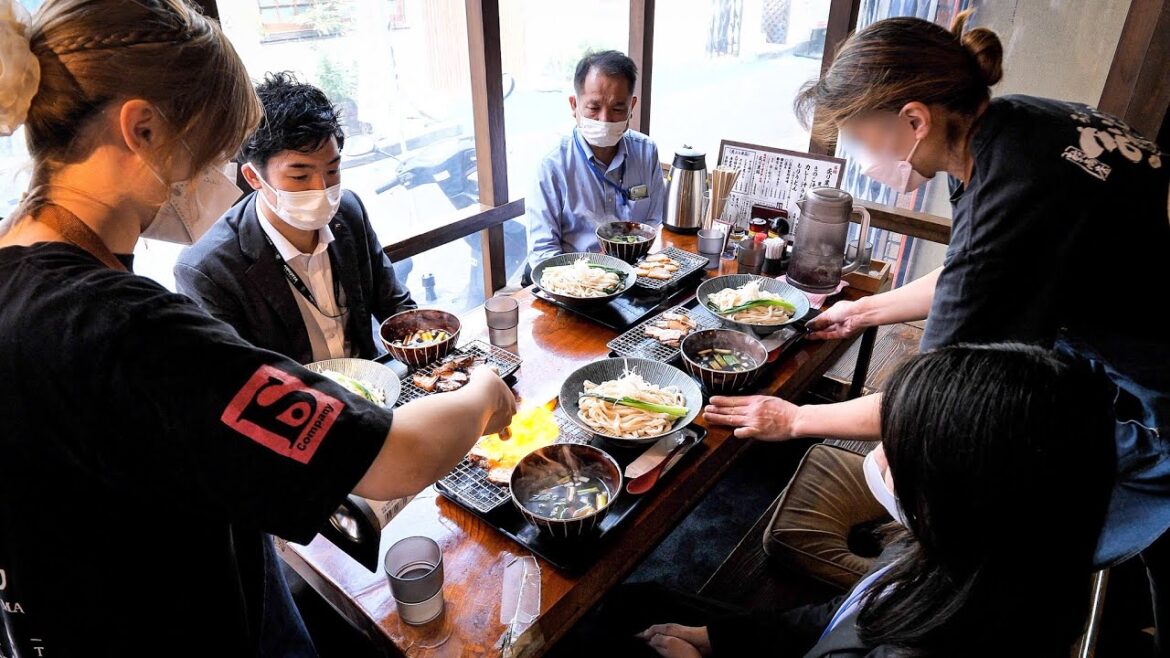 思わず「なるほどッ！」と言いたくなる埼玉全開の黒豚肉うどん丨Incredible Japanese Pork Udon
