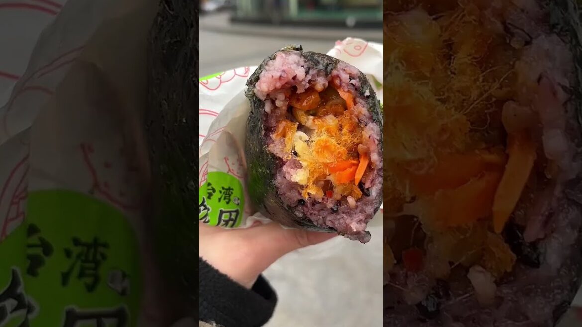 加了薄脆的紫米飯團，口感非常特別！#shorts #糯米飯 #糯米 #饭团  #streetfood #chinastreetfood #chinafood