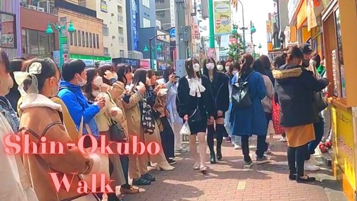 Queues at restaurants. Shin-Okubo Tokyo in Japan walking tour.【4K】4.2022